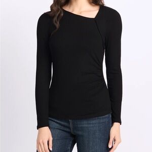 GILLI
Long‎ sleeve asymettrical neckline knit top